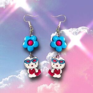 ‼️SALE‼️ THE BEACH DAY HELLO KITTY EARRINGS